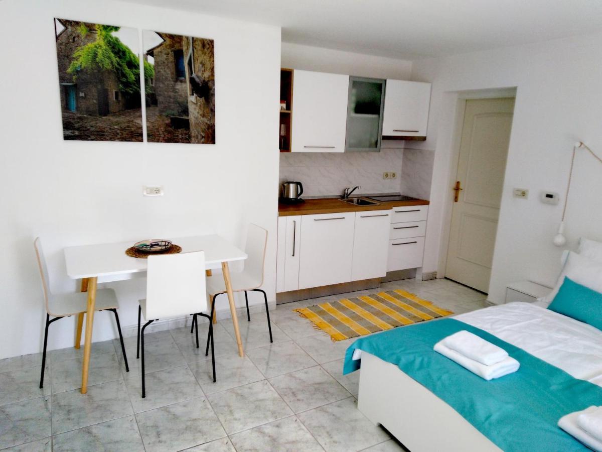 Olive Tree Apartments อูมัค ภายนอก รูปภาพ