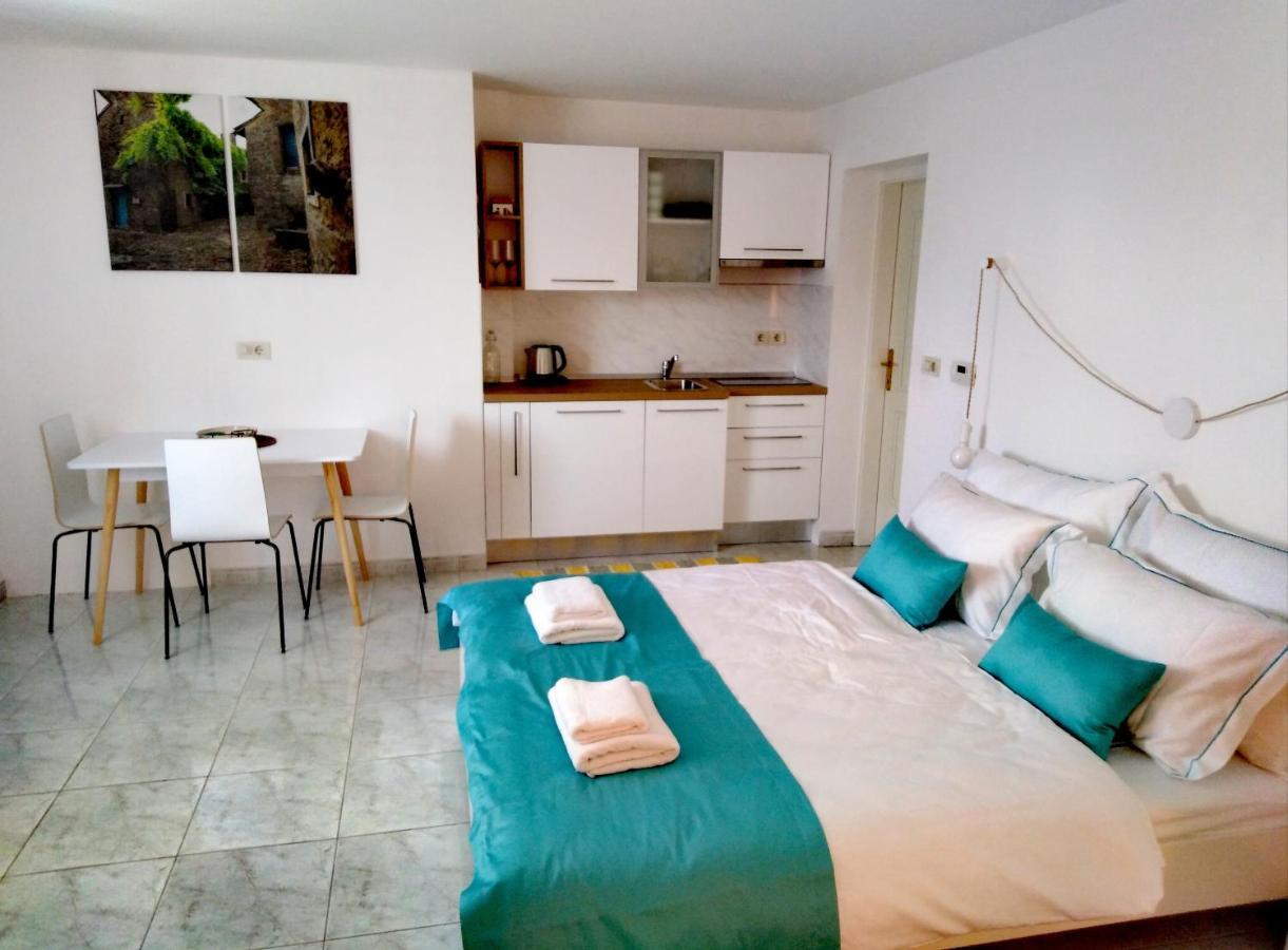 Olive Tree Apartments อูมัค ภายนอก รูปภาพ